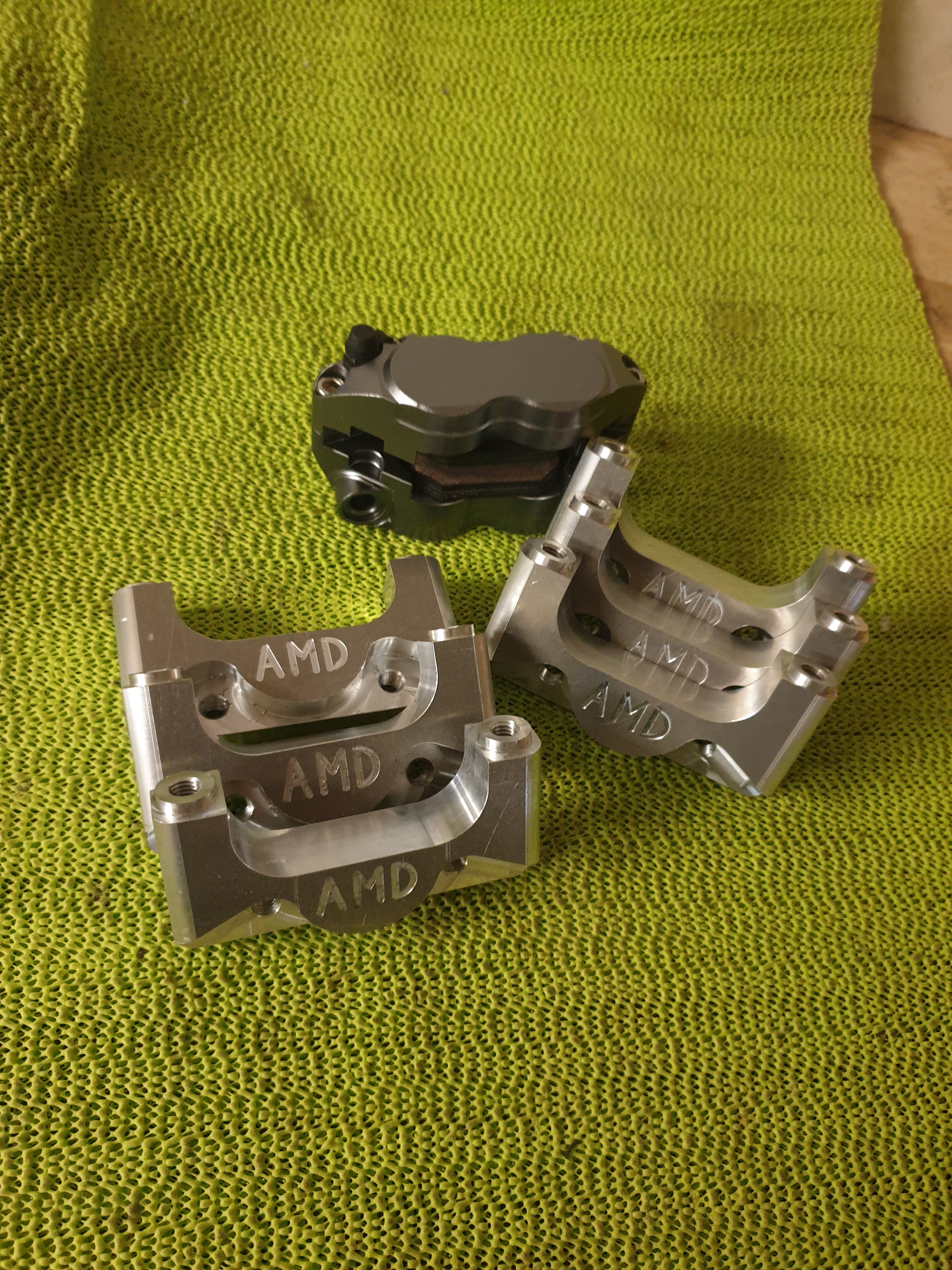 Pattes de déport 320mm Derbi étriers radial classique