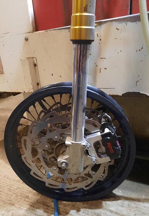 Pattes de déport 320mm Derbi étriers radial Spécial – Image 2