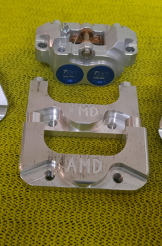 Pattes de déport 300mm Derbi étriers radial 84mm Spécial